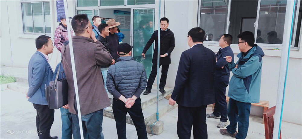 西南督查組在自治區(qū)、日喀則市、吉隆縣、吉隆鎮(zhèn)有關(guān)領(lǐng)導(dǎo)的陪同下對吉隆鎮(zhèn)污水處理廠檢查工作